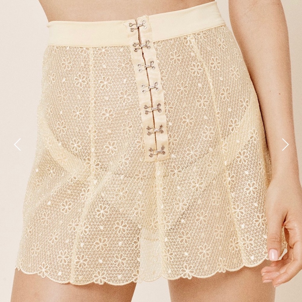 Elle lace skirt